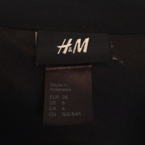 H&M Black Ruffle Top - Picture 3 of 6